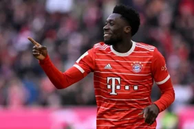 Alphonso_Davies_ten_5_yllk_imza_1738706994