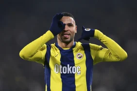 Fenerbahce_nin_golcusu_En-Nesyri_formunun_zirvesin_1739481916