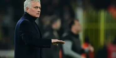 Mourinho_dan_Galatasaray_a_kart_gondermesi_ve_derb_1739737322